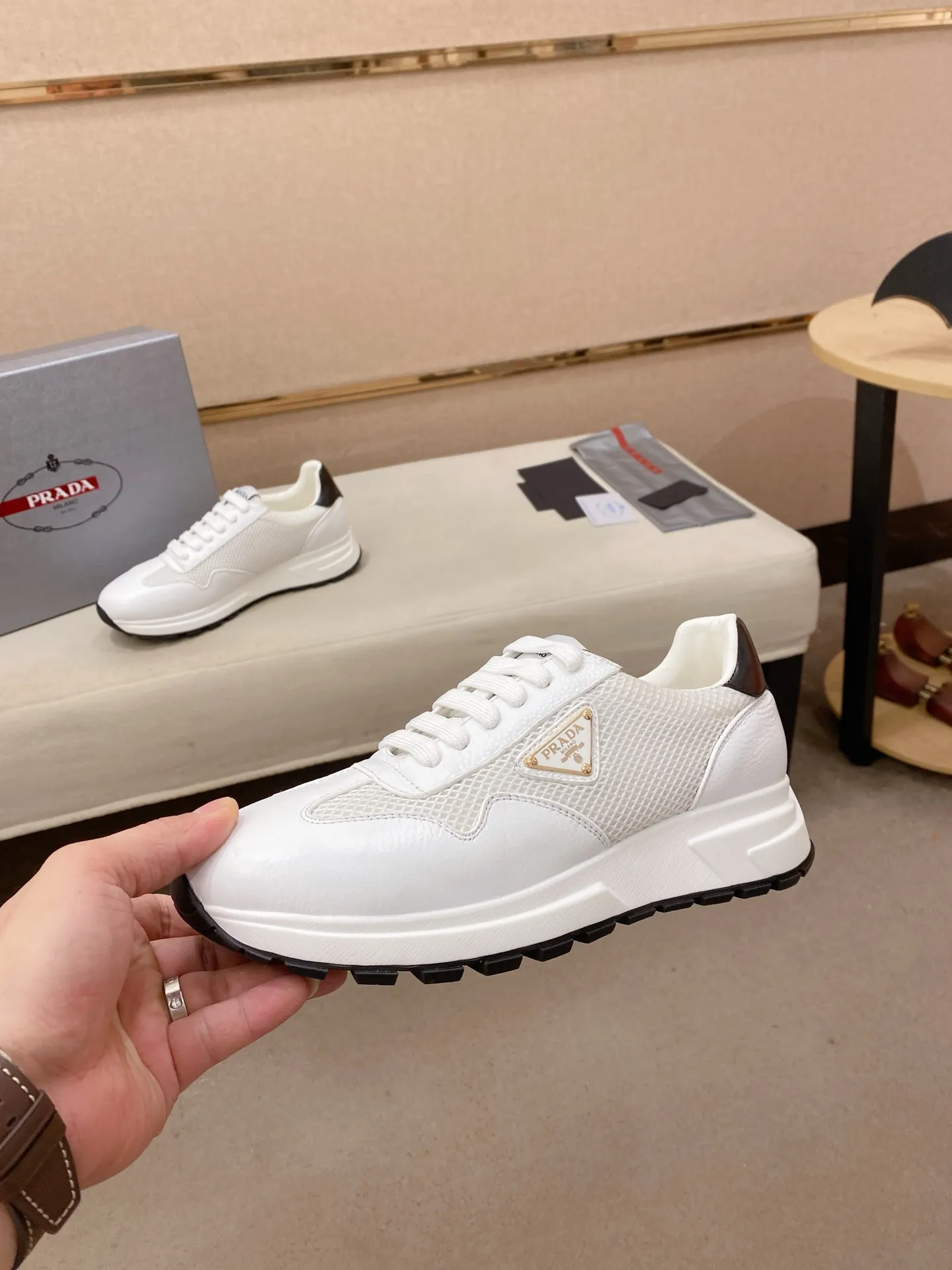 Men's shoes 💰 580💰 ✔️✔️✔️High version High-quality new PRADA (Prada) counters are launched simultaneously, new men's shoes, 😘fabrics are selected from first-layer cowhide fabrics. Lining: Imported cowhide leather lining. 👍🏿High-end☄️Open-molded non-slip rubber outsole, exquisite lines, simple and elegant, comfortable and high-end for leisure travel. Code number: 38 to 45